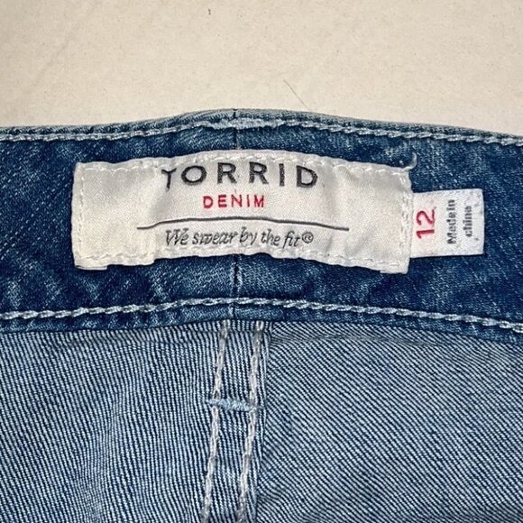 TORRID Light Wash Mid Rise Distressed Skinny Plus Size Jeans Size 12 - Picture 6 of 13